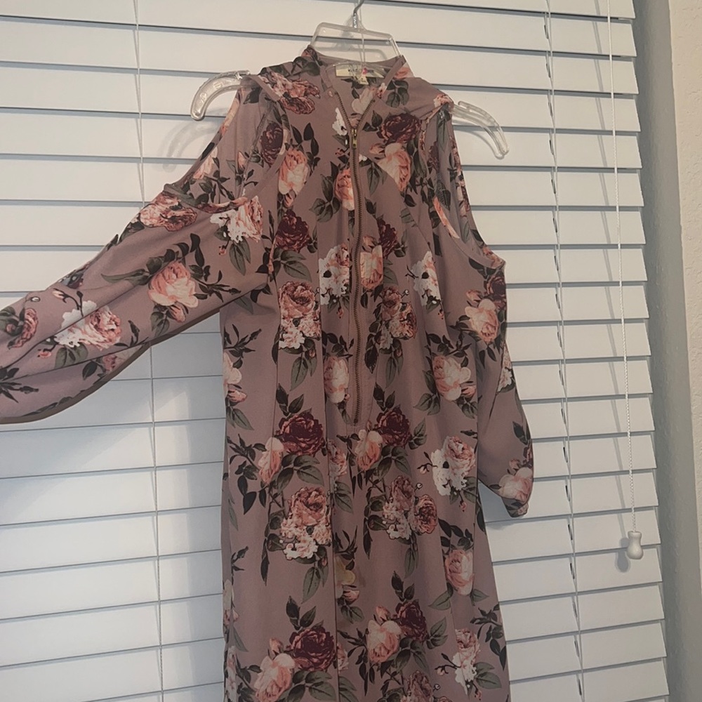 Super cute off shoulder blouse with flower pattern